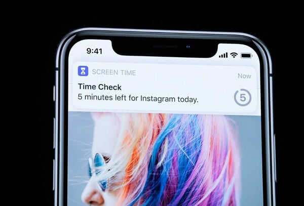 Αλλαγές και νέα εργαλεία από την Apple που καταπολεμούν τον εθισμό με τα κινητά