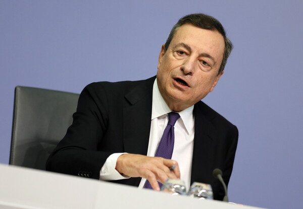 Bloomberg: Με τη λήξη της θητείας Ντράγκι η Ιταλία μπορεί να αποκλειστεί από τα ηγετικά κλιμάκια της ΕΚΤ