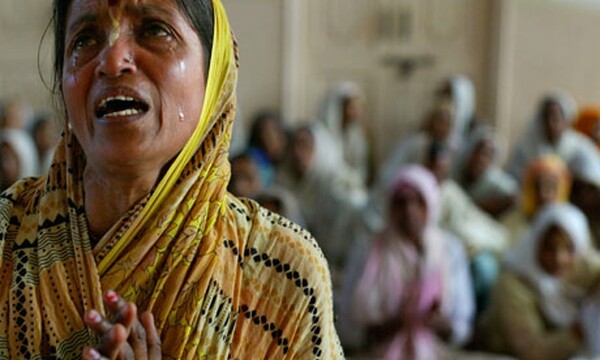 Έκαψαν ζωντανές μια μητέρα και τις κόρες της επειδή δεν γέννησε αγόρι - Φρίκη στην Ινδία