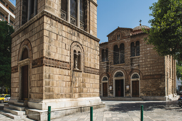 Τρεις εκκλησίες διαφορετικών δογμάτων στο κέντρο της Αθήνας