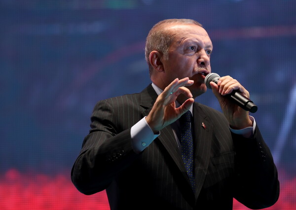 Αντίποινα από Ερντογάν στις ΗΠΑ: «Παγώνει» περιουσιακά στοιχεία Αμερικανών υπουργών