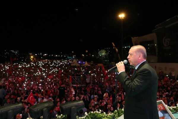 Ερντογάν: Η Τουρκία δεν θα ξεχάσει όσους προστατεύουν τους πραξικοπηματίες