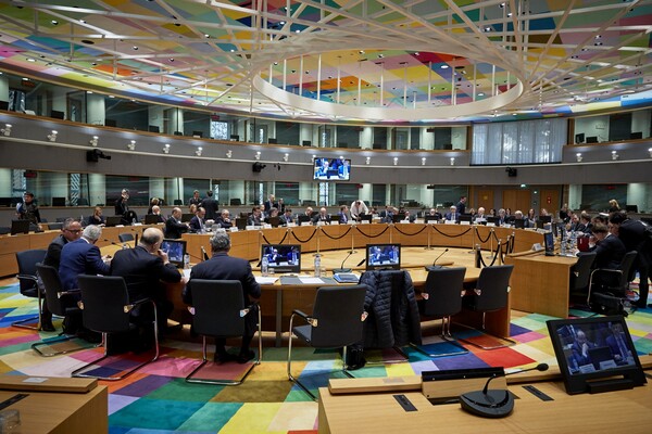 Bild: Ελαφρύνσεις και «μαξιλάρι» δισεκατομμυρίων για την Ελλάδα - Τι προβλέπει το σχέδιο του Eurogroup
