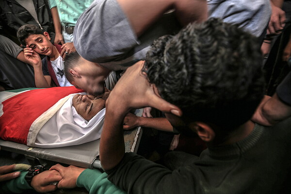 Οι Παλαιστίνιοι θρηνούν και θάβουν τους νεκρούς τους - Ανείπωτη οδύνη στην κηδεία της οκτώ μηνών Leila