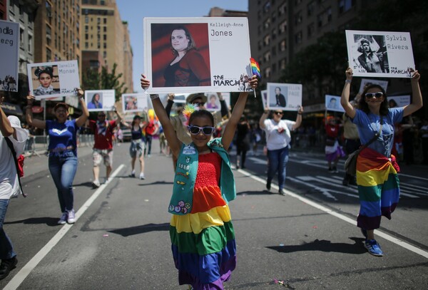 Πολύχρωμο, συγκινητικό, βαθιά πολιτικό και λαμπερό - Αυτό είναι το Pride της Νεας Υόρκης