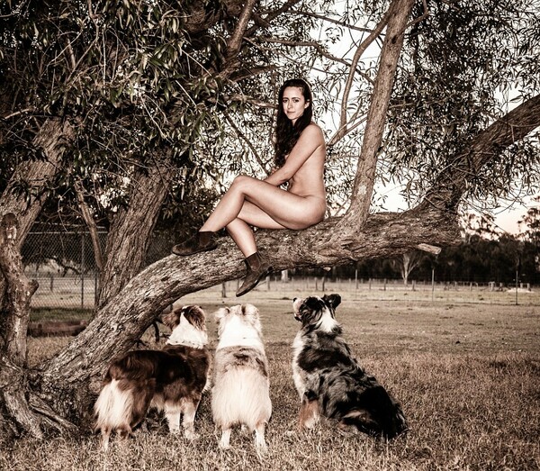 Δεκάδες φοιτητές από το Πανεπιστήμιο του Σίδνεϊ φωτογραφήθηκαν γυμνοί μαζί με ζώα για καλό σκοπό
