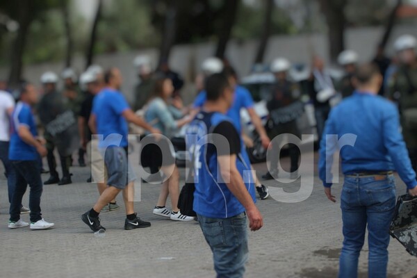 Σοβαρά επεισόδια μεταξύ των ΜΑΤ και οπαδών του Εθνικού στα Σπάτα (φωτο + βίντεο)