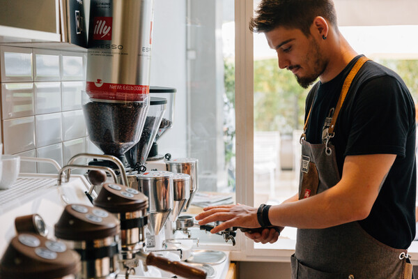 Όταν η τέχνη του freddo cappuccino πάει σε άλλο επίπεδο