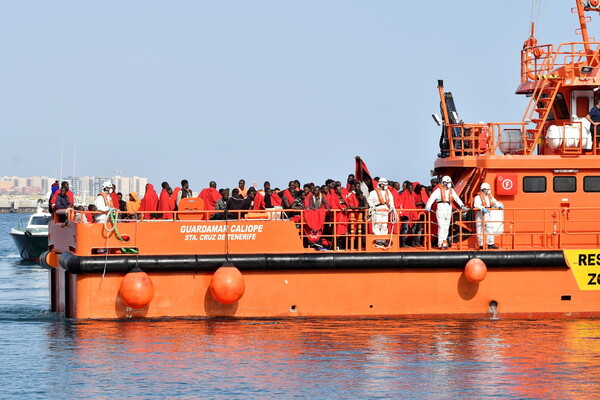 Η Ιταλία αρνείται κατηγορηματικά να δεχθεί πλοιάριο με 450 μετανάστες και το στέλνει στη Μάλτα