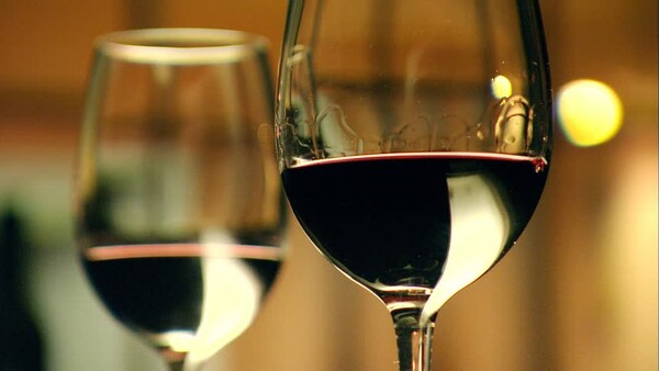 Την άμεση κατάργηση του ειδικού φόρου στο κρασί ζητεί η ΕΔΟΑΟ