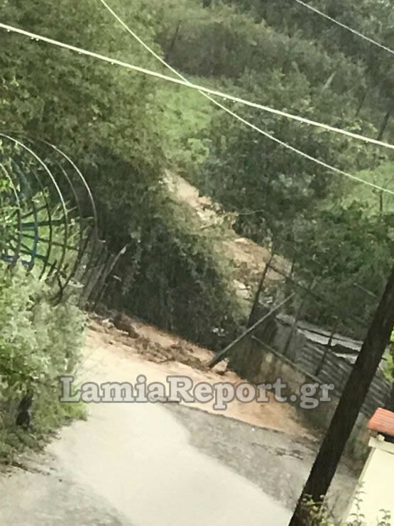 Χείμαρροι και καταστροφές στη Λαμία από τη βροχή - Συναγερμός για εγκλωβισμένο άτομο (Φωτό και Βίντεο)