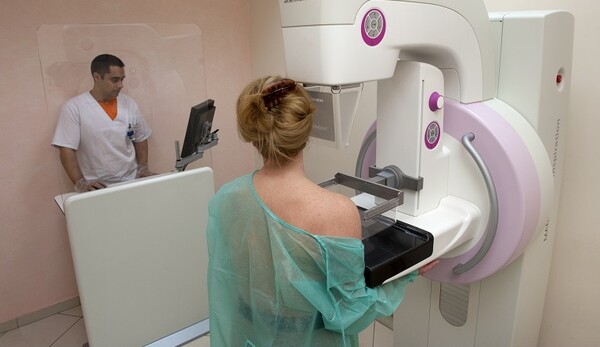 450.000 Βρετανίδες δεν εξετάστηκαν για καρκίνο του μαστού από λάθος του συστήματος