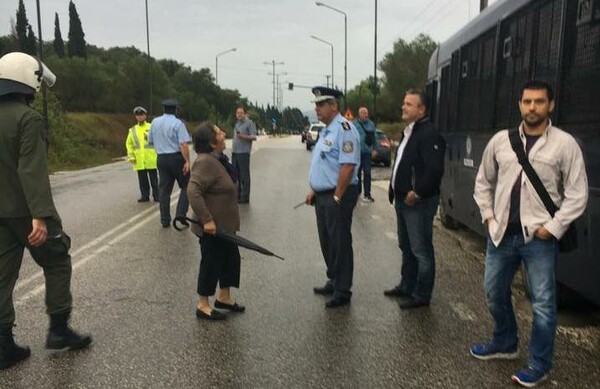 Ισχυρές δυνάμεις των ΜΑΤ στο ΧΥΤΑ Λευκίμμης στην Κέρκυρα