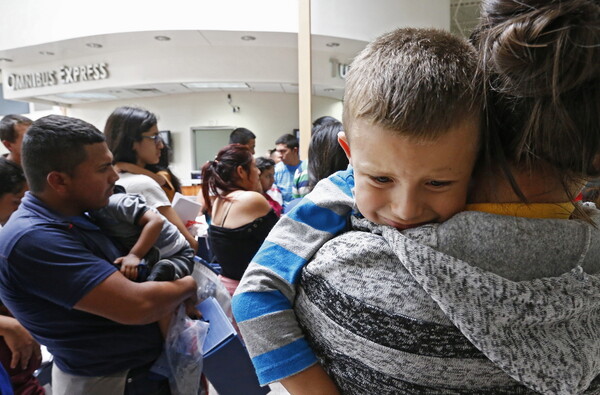 ΗΠΑ: Μόνο 57 παιδιά μεταναστών, κάτω των 5 ετών, επανενώθηκαν με τις οικογένειές τους