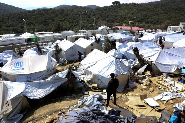 Η υποκρισία της Μέρκελ για τους πρόσφυγες και ο πρόθυμος Τσίπρας