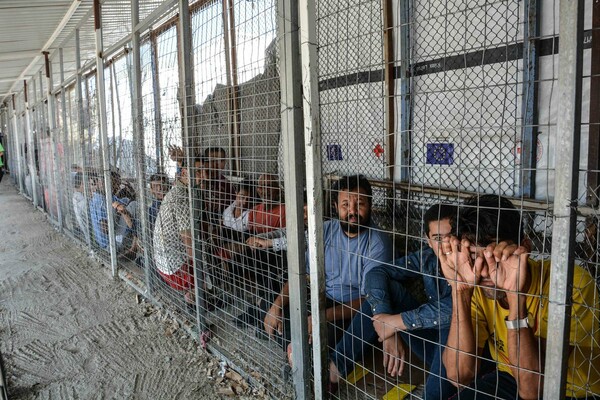 NY Times: «Επιδημία της δυστυχίας» στη Μόρια - «Καλύτερα να πνιγόμασταν» λένε πρόσφυγες