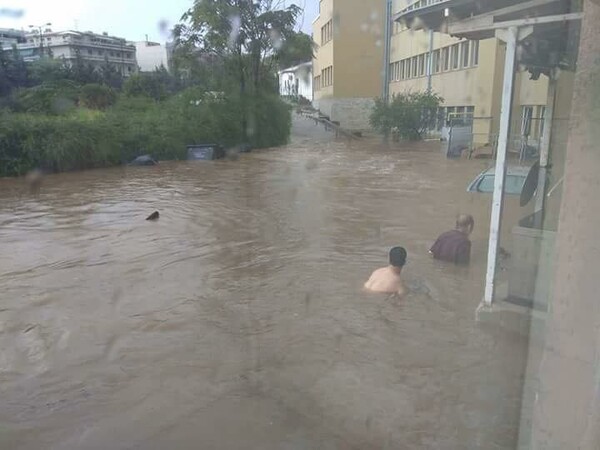 Πρωτοφανείς εικόνες έξω από το νοσοκομείο «Σωτηρία» - Πλημμύρισε ο χώρος λόγω της έντονης βροχόπτωσης