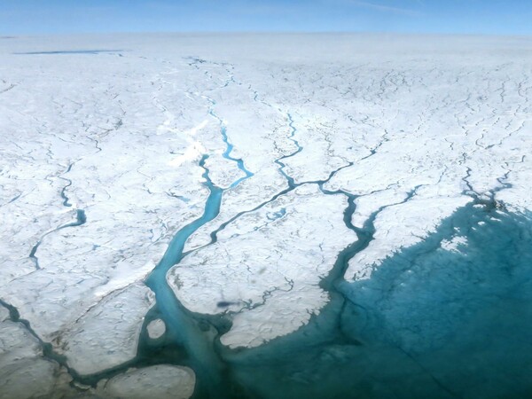 Ο αρχαιότερος και ισχυρότερος πάγος της Αρκτικής λιώνει σε ρυθμό ρεκόρ - Ανησυχητικό φαινόμενο καταγράφεται τώρα