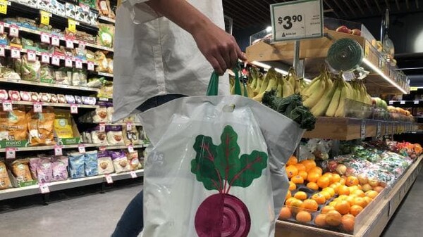 Αυστραλία: Αντιδράσεις για την απαγόρευση της πλαστικής σακούλας μιας χρήσης- Προπηλάκισαν υπαλλήλους καταστημάτων