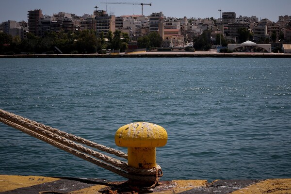 Δεμένα τα πλοία στα λιμάνια τη Δευτέρα