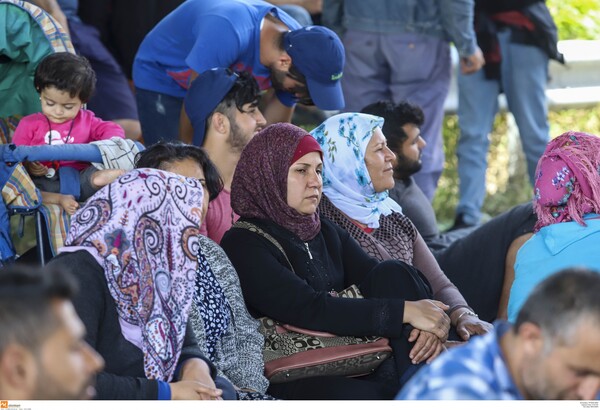Υπεράριθμοι οι πρόσφυγες στις δομές των Ενόπλων Δυνάμεων - Αυξήθηκαν σε μία εβδομάδα