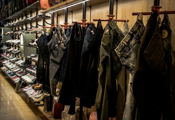 Ανακαλύψαμε το κατάστημα με την πιο updated denim συλλογή των Ιωαννίνων!
