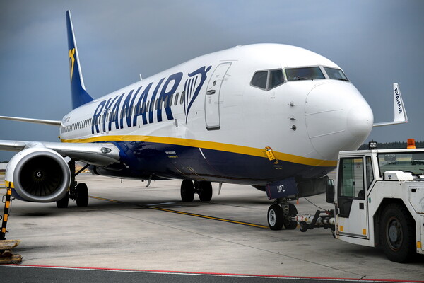 Η Ryanair βάζει τέλος στη δωρεάν χειραποσκευή βάρους 10 κιλών