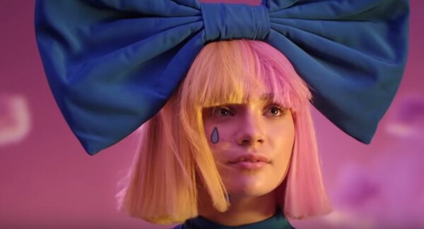 Sia, Diplo και Labrinth κυκλοφόρησαν το βιντεοκλίπ του «Thunderclouds» με την φοβερή Maddie Ziegler