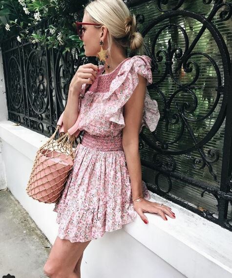 Τα δημοφιλέστερα fashion trends του Pinterest: Ανάλαφρα φορέματα, μαντίλια στα μαλλιά και χοντρά τακούνια