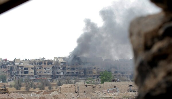 Συρία: Ξεκίνησαν αεροπορικοί βομβαρδισμοί στη Ντεράα ενόψει της προέλασης του στρατού
