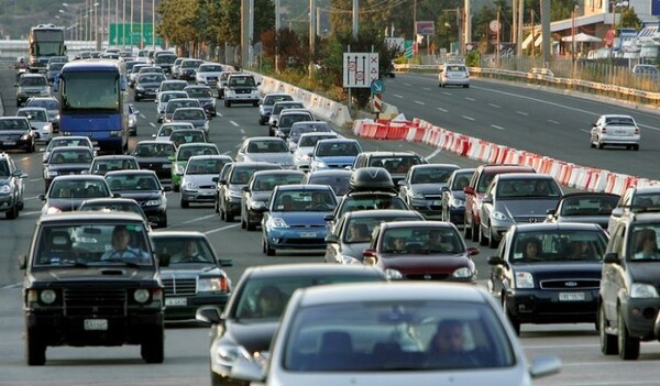 Το ΥΠΟΙΚ «διαψεύδει» τον Μαυραγάνη: Καμία αλλαγή φέτος στα τέλη κυκλοφορίας οχημάτων