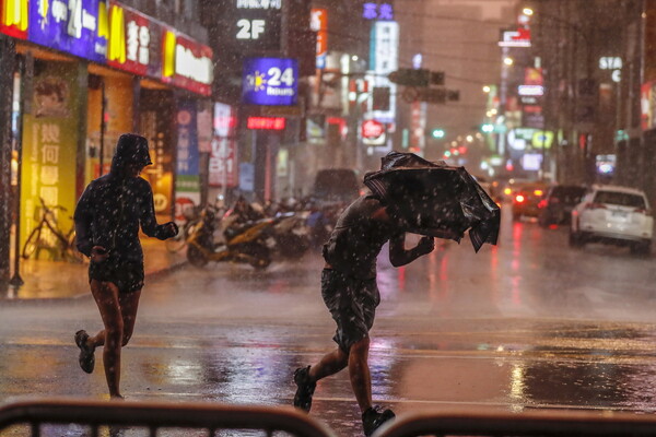 Η Ταϊβάν προετοιμάζεται για τον τυφώνα «Μαρία» - 2.000 άνθρωποι απομακρύνθηκαν από τα σπίτια τους