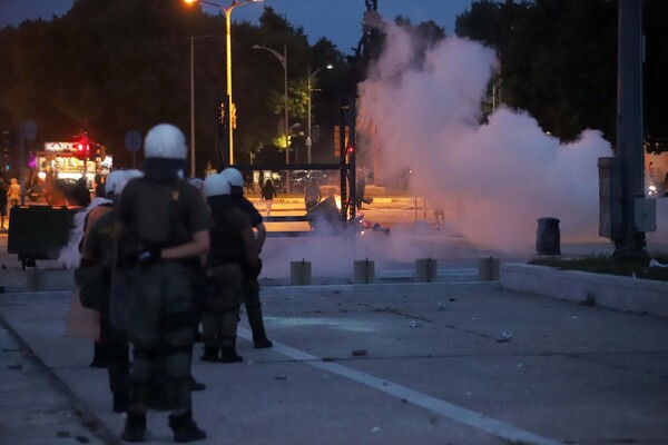 Τέσσερις προσαγωγές στη Θεσσαλονίκη - 3,5 ώρες διήρκεσαν τα επεισόδια