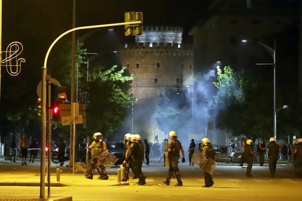 Τέσσερις προσαγωγές στη Θεσσαλονίκη - 3,5 ώρες διήρκεσαν τα επεισόδια