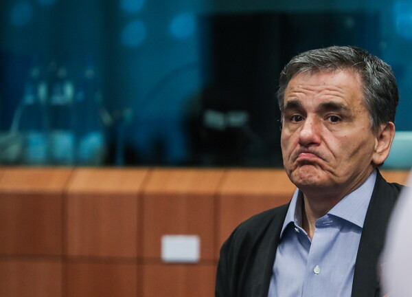 Bloomberg: Δύσκολος ο δρόμος της Ελλάδας και μετά τις 20 Αυγούστου
