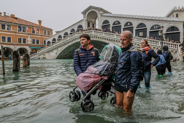 Η Βενετία «πνίγεται» - Δείτε φωτογραφίες από το χάος στην πόλη μετά την κακοκαιρία