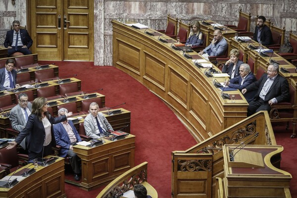 Βουλή: Θυελλώδης η συζήτηση για την πρόταση δυσπιστίας της ΝΔ