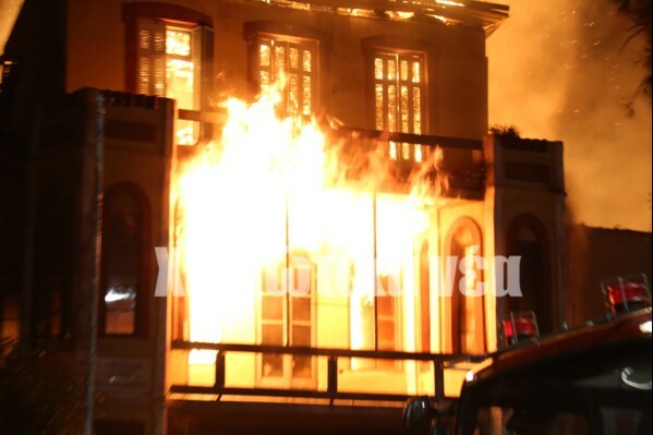 Μεγάλη πυρκαγιά στο κτίριο του Πολεμικού Μουσείου στα Χανιά