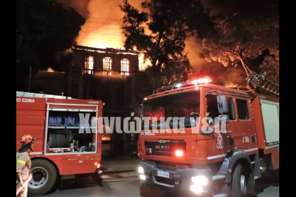 Μεγάλη πυρκαγιά στο κτίριο του Πολεμικού Μουσείου στα Χανιά