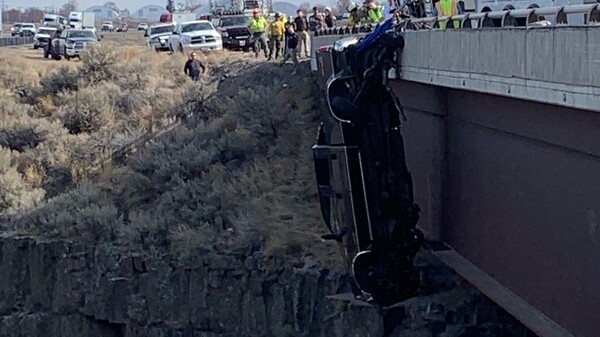 Couple rescued from truck hanging hundreds of feet over bridge