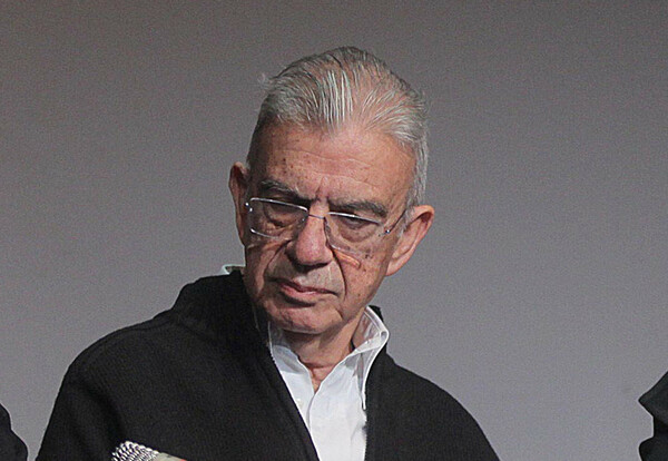 Μένης Κουμανταρέας: Ένοχοι και από το Εφετείο οι δύο κατηγορούμενοι για τη δολοφονία του συγγραφέα