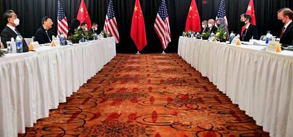 «Πόλεμος» του Αμερικανού & του Κινέζου ΥΠΕΞ on camera: «Απειλείτε την παγκόσμια σταθερότητα» - «Υποκινείτε επιθέσεις στην Κίνα»