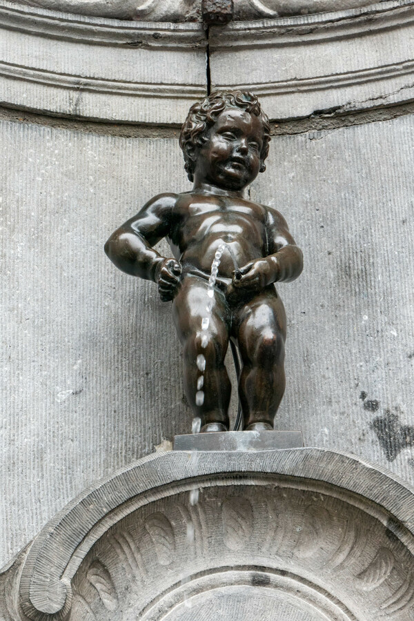 Βέλγιο: Το διάσημο άγαλμα Manneken Pis θα ντυθεί τσολιάς για την 25η Μαρτίου