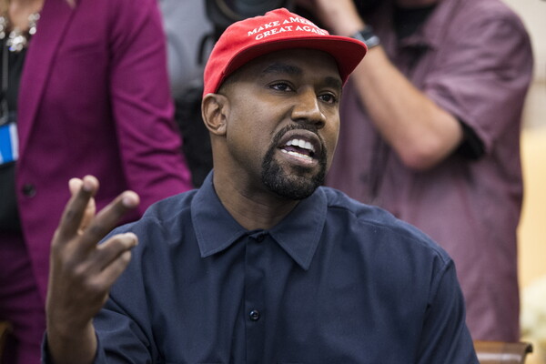 Το Forbes αμφισβητεί τα «δισεκατομμύρια» του Kanye West
