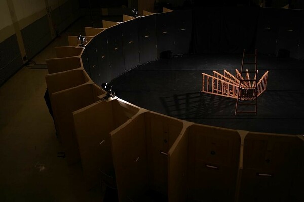 Ένα μοναδικό θέατρο στην Ιαπωνία στο οποίο "κρυφοκοιτάζεις" την παράσταση