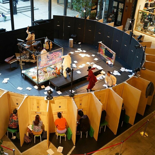 Ένα μοναδικό θέατρο στην Ιαπωνία στο οποίο "κρυφοκοιτάζεις" την παράσταση