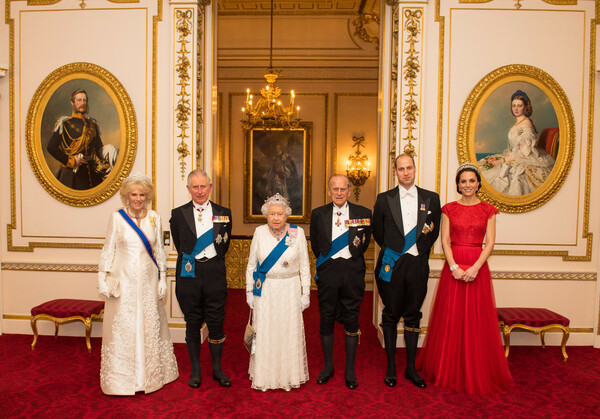 Βρετανία: Η βασιλική οικογένεια σκέφτεται να διορίσει «υπεύθυνο ποικιλομορφίας»