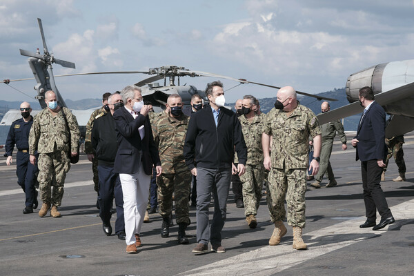 Ο Μητσοτάκης στο USS Dwight D.Eisenhower - Φωτογραφίες από το αεροπλανοφόρο