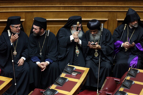 Η ορκωμοσία στη Βουλή: Χαμόγελα, αγκαλιές και αφίξεις των 300 βουλευτών - ΦΩΤΟΡΕΠΟΡΤΑΖ