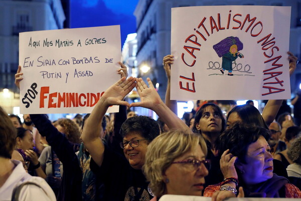 «Μας σκοτώνουν»: Φεμινιστικός συναγερμός στην Ισπανία και οργή για τις γυναικοκτονίες και την ενδοοικογενειακή βία